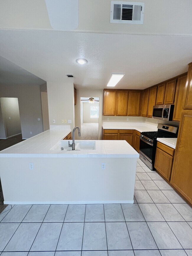 Building Photo - 31182 Amsterdam Rd