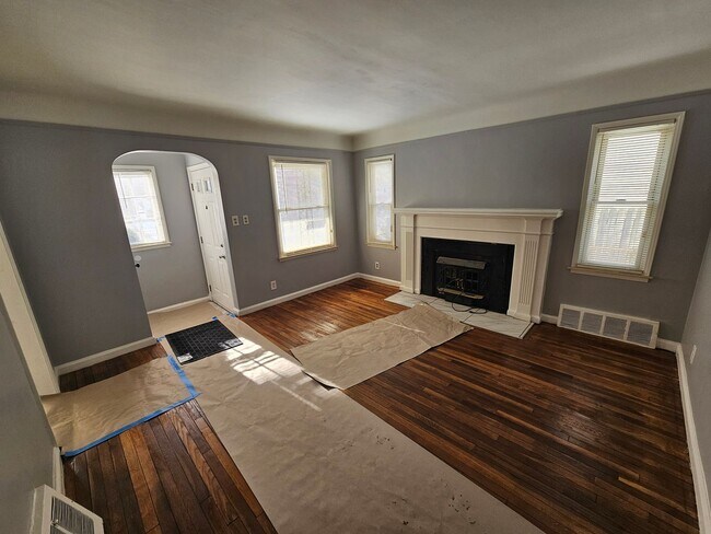 Building Photo - Come see your new home!