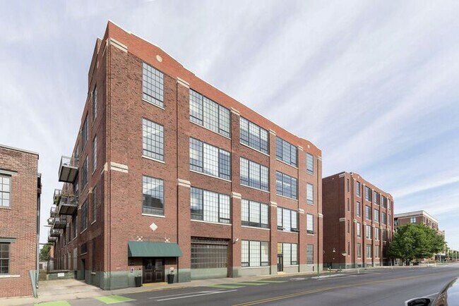 Building Photo - Gorgeous Remodeled Urban Loft Condo Steps ...