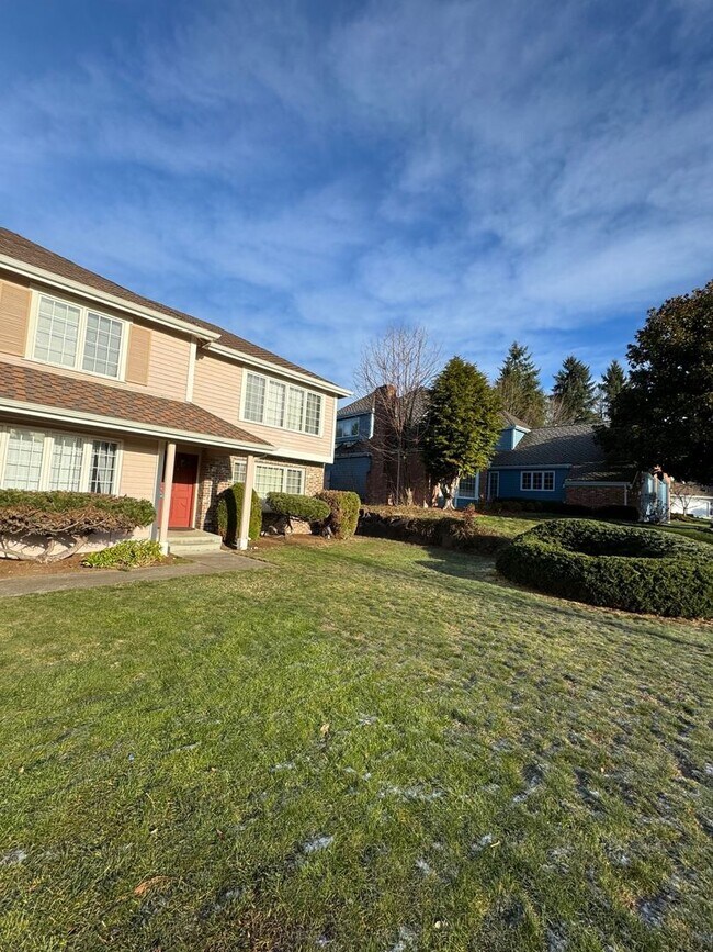 Building Photo - Quiet 4 bed 2.5 bath + Den home in Amherst...