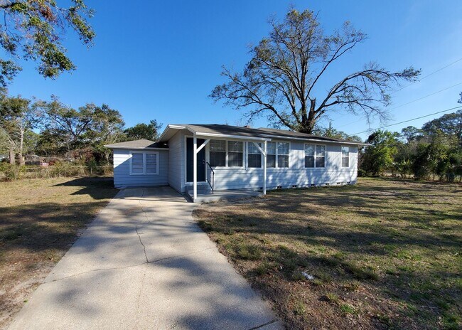 Foto del edificio - 128 Rue Max St Pensacola, FL 32507 Ask us ...