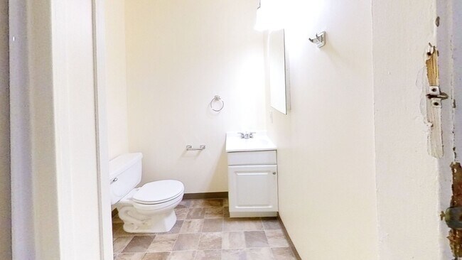 Foto del edificio - 412 Lakeway Dr