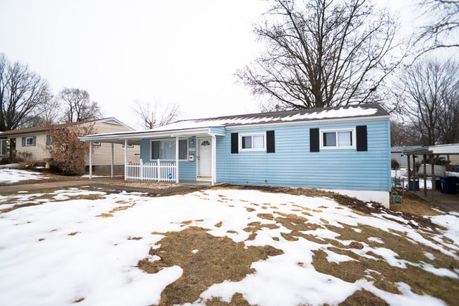 Building Photo - 1050 Wycomb Dr