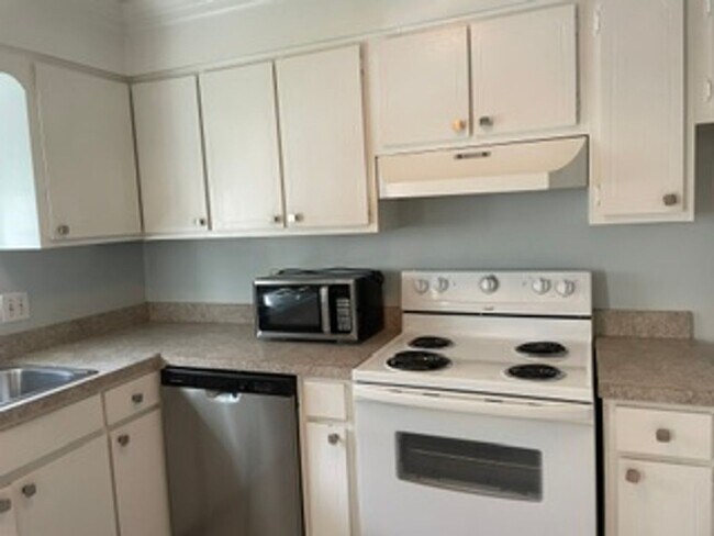 Foto del edificio - 3600 Chateau Dr