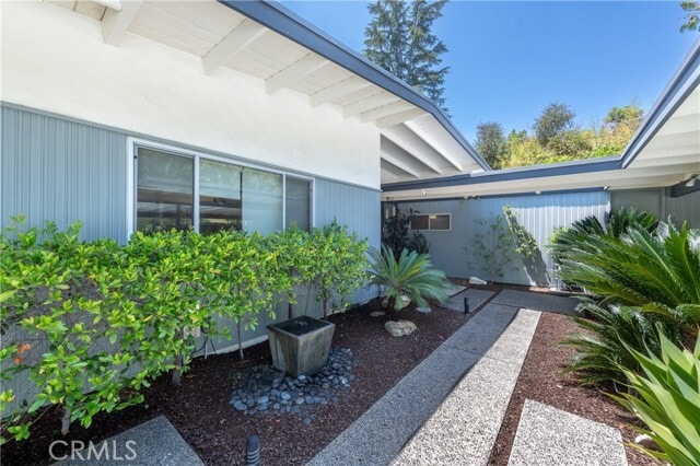 Foto del edificio - 15626 Royal Ridge Rd