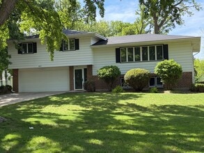 Building Photo - 1609 Gateway Dr