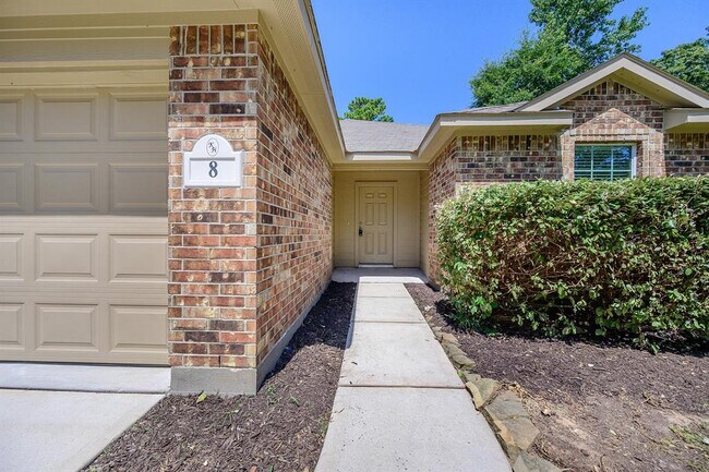 Building Photo - 8 Shady Oak Ln