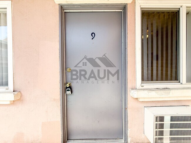 Foto del edificio - 13129 Oxnard St