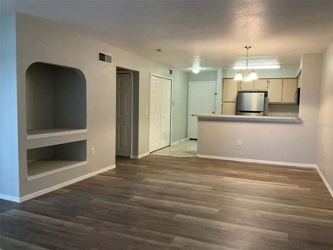 Building Photo - 13815 Fairway Island Dr