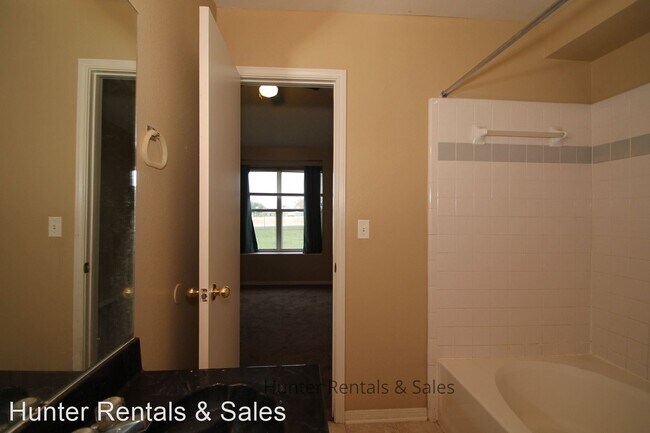 Building Photo - 3 br, 2 bath House - 3613 Christie Dr