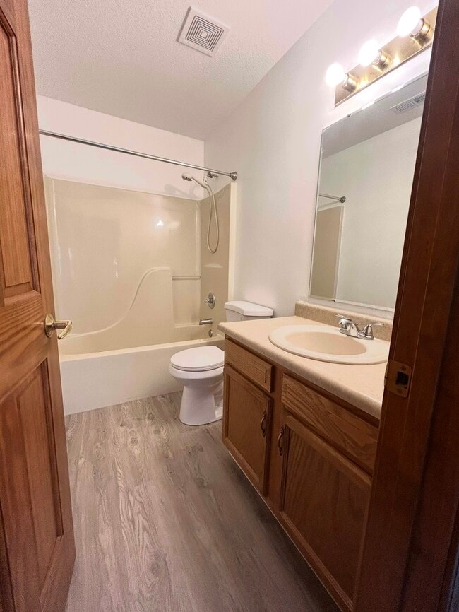 Foto del edificio - 1618 Bear Claw Ln