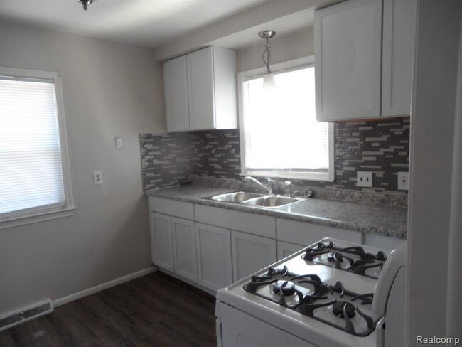 Foto del edificio - 17266 Cicotte Ave