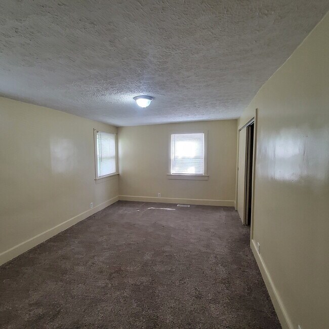 Foto del edificio - 2 Bedroom Lawrence home.