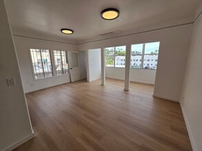 Building Photo - 1610 W Sunset Blvd