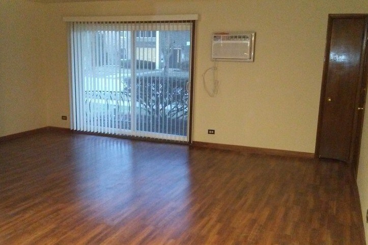 LivingRoom - 15044 Dobson Ave