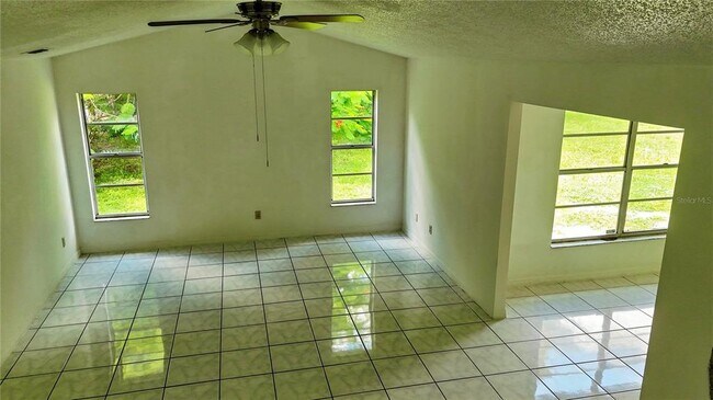 Building Photo - 3346 Mazur Dr