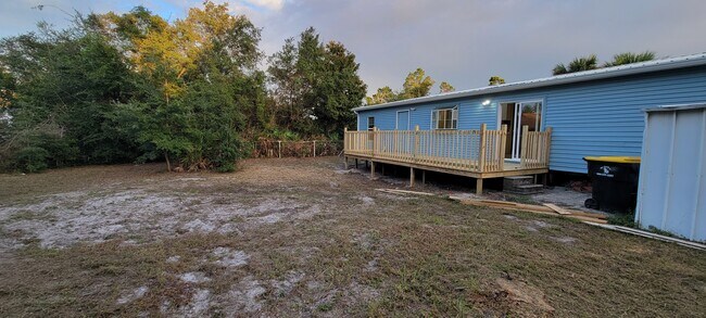 Foto del edificio - 633 Live Oak Ln