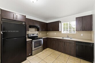 Building Photo - 13 S Royal Poinciana Blvd