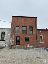 Building Photo - 9 S Main St