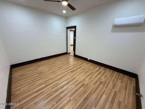 Building Photo - 860 E 13th St