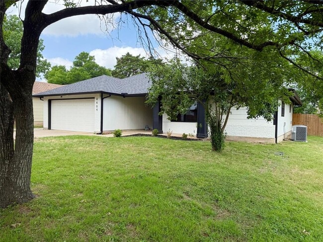 Building Photo - 4404 Sarasota Dr