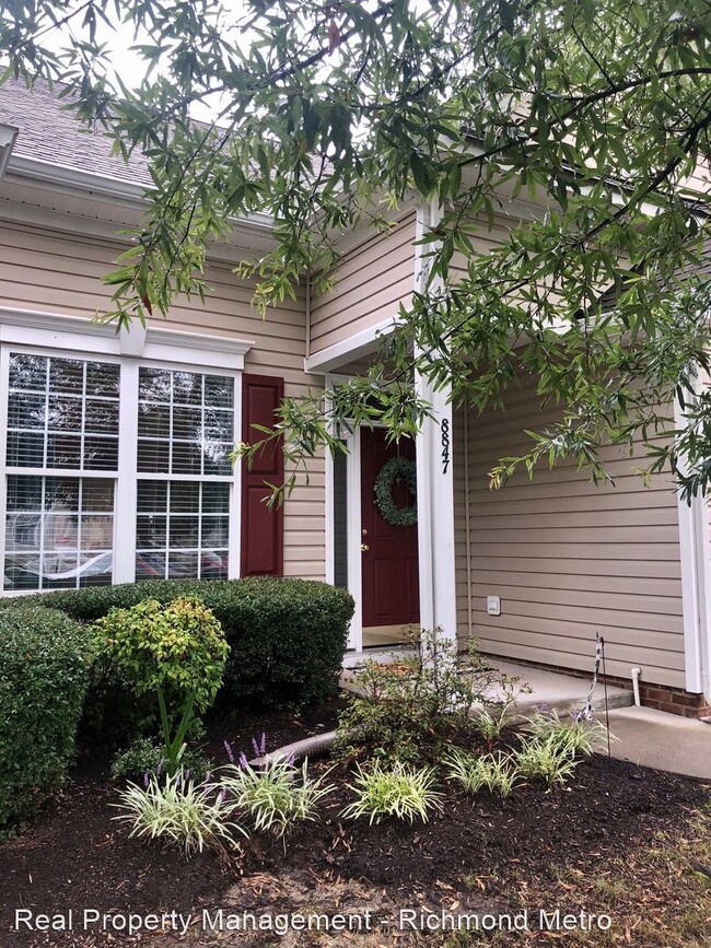Foto del edificio - 8847 Providence Knoll Mews