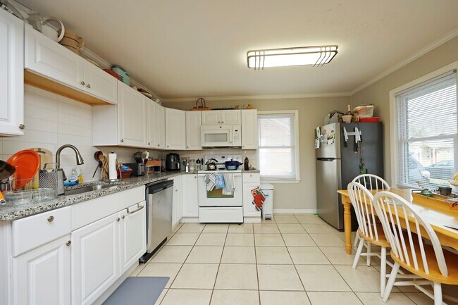 Building Photo - Great home in Chapel Hill!