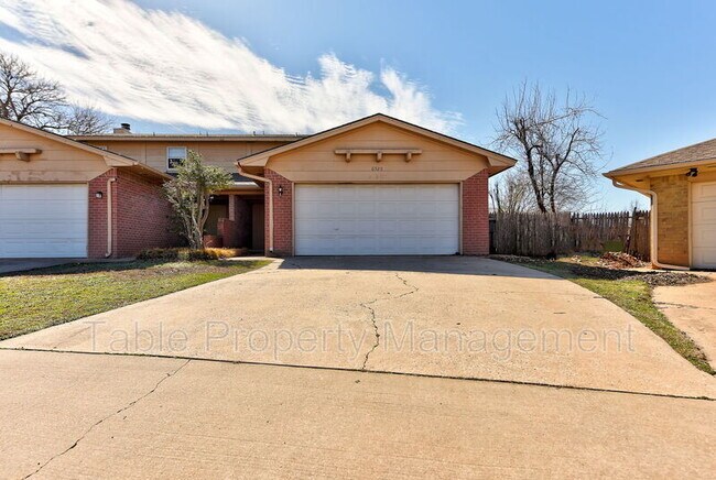 Foto del edificio - 6920 Woodlake Dr