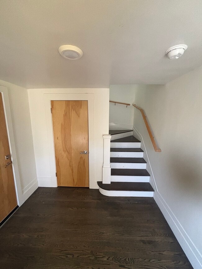 Building Photo - 851 46th Ave