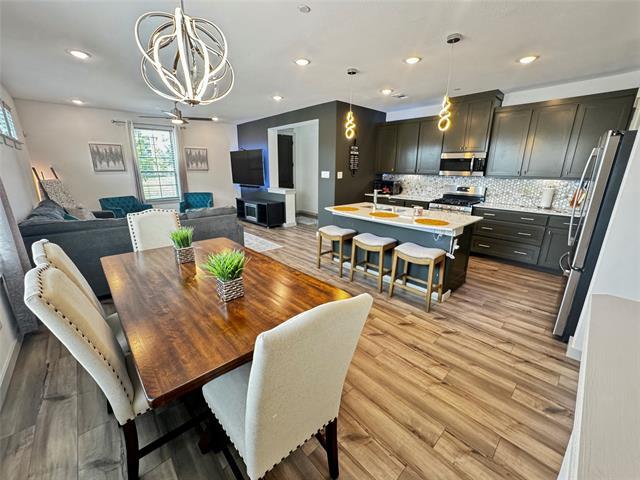 Foto del edificio - 677 Watersedge Ct