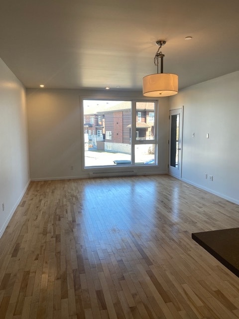 Building Photo - 975 Av Saint-Charles