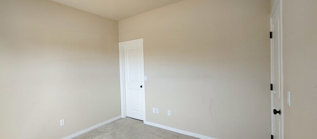 Building Photo - Beautiful Bull Mountain 4 Bedroom 2 1/2 Bath Home Just a Block from the Community Pool and Park! ...