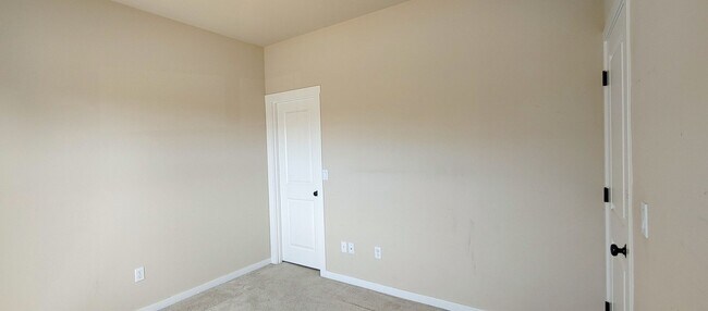 Foto del edificio - Beautiful Bull Mountain 4 Bedroom 2 1/2 Bath Home Just a Block from the Community Pool and Park!