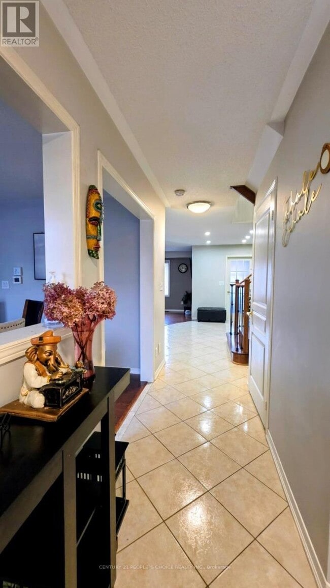 Photo du bâtiment - 500 Sixteen Mile Dr