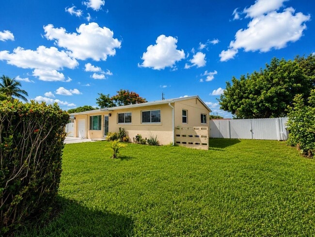 Building Photo - 124 Abaco Dr