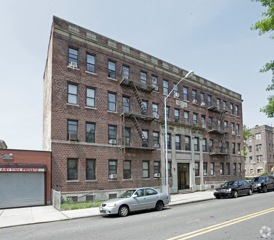 Primary Photo - 2006 Benson Ave