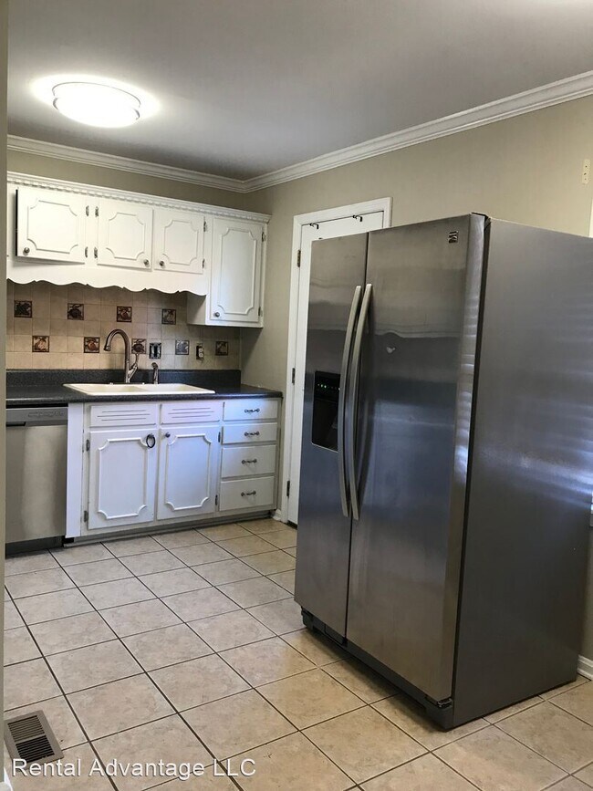 Building Photo - 4 br, 2 bath House - 1077 Sherbrooke Cir