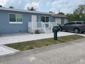 Building Photo - 1710 SW 98th Terrace