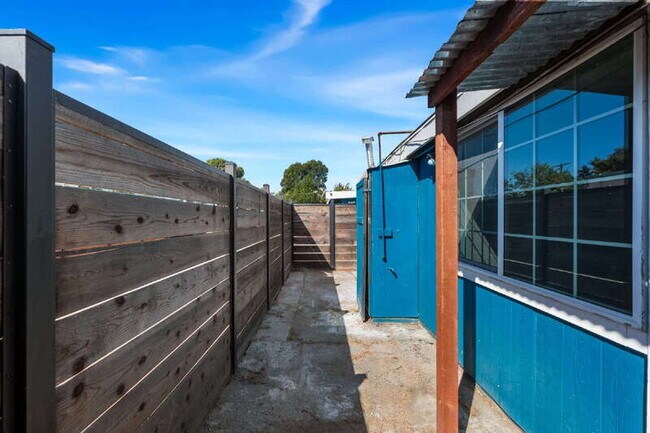 Photo - 1516B McAllister Avenue House