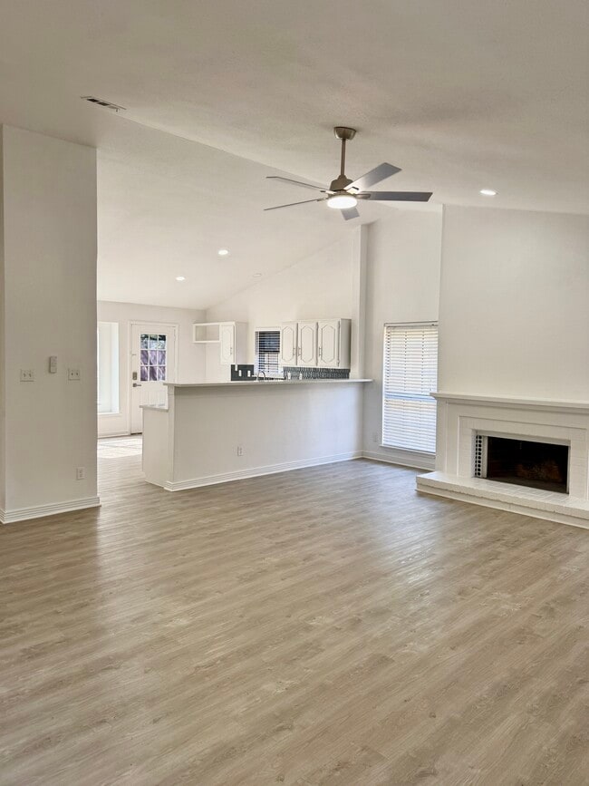 Building Photo - 4220 Staghorn Cir N