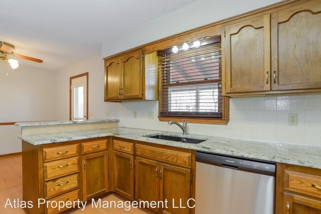 Building Photo - 4 br, 3.5 bath House - 8024 N Serene Ave
