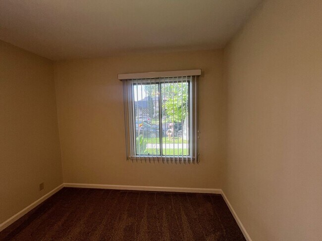Foto del edificio - 132 N Maple St