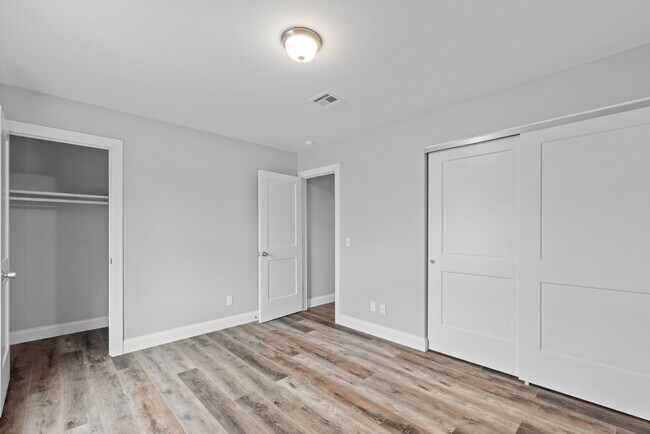 Foto del edificio - 1119 Columbus Cir