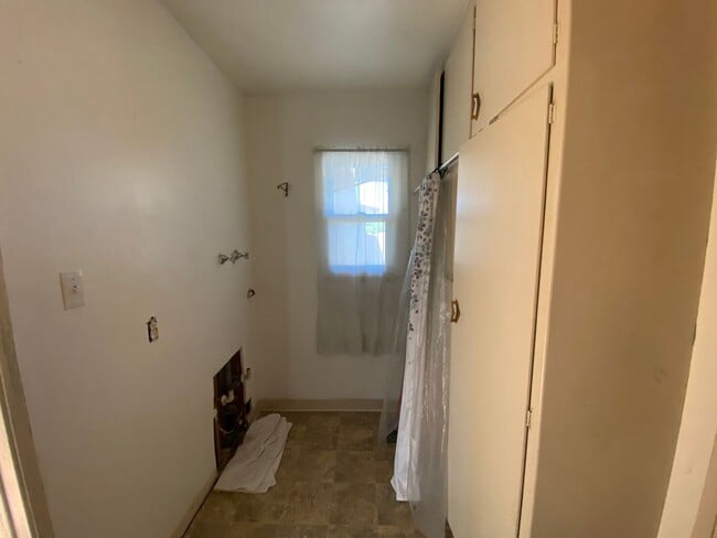 Building Photo - Palmdale 3 Bedroom