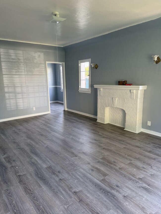 Building Photo - 11458 Albers St