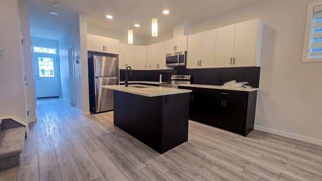 Building Photo - 438 Carringvue Grv NW