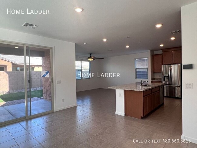 Building Photo - Stunning 4-Bedroom Home in Surprise, AZ!