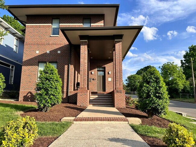 Foto del edificio - 800 Fatherland St