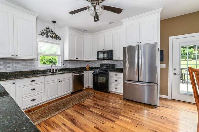 Foto del edificio - Single Family within walking distance to W&L, VMI and Waddell Elementary