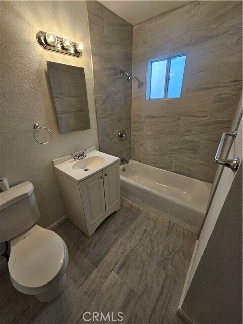 Foto del edificio - 2666 N Waterman Ave